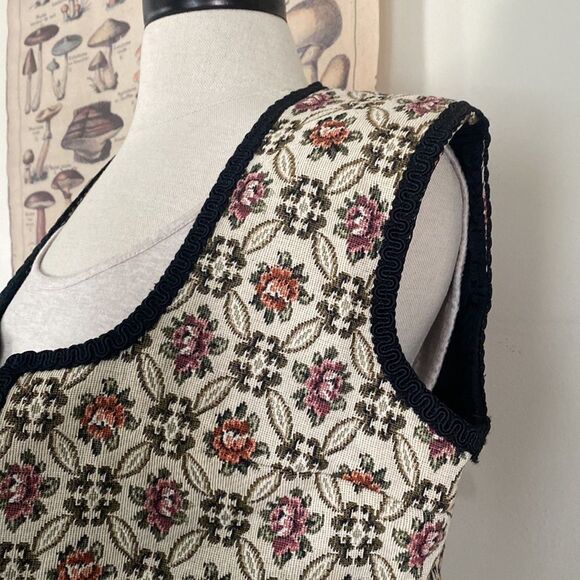 Vintage Structured Embroidered Vest - Picture 2 of 3